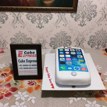 Amazing iPhone Fondant Cake