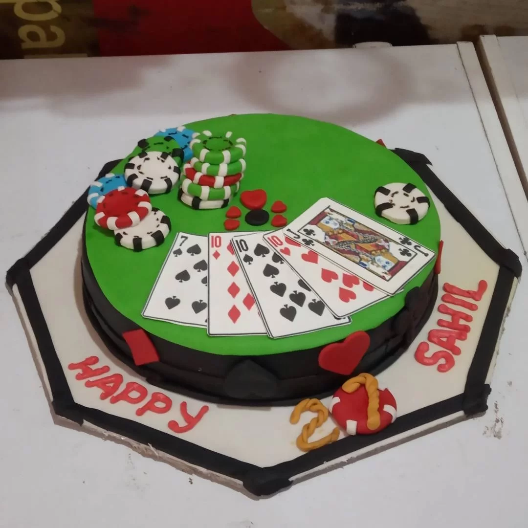 Poker card cake | Poker cake, Casino cakes, Cool birthday cakes