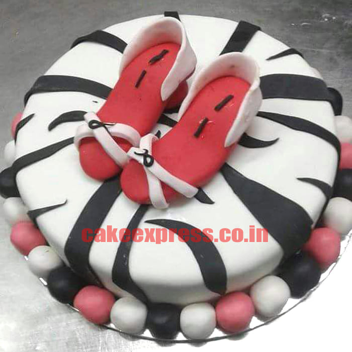 ❤👠Red high heel shoe cake - Decorated Cake by CAKE RAGA - CakesDecor
