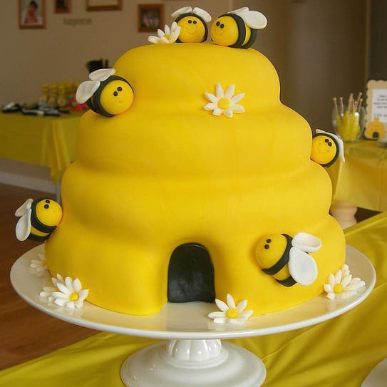 Buzzing' Bee Birthday cake | cakes