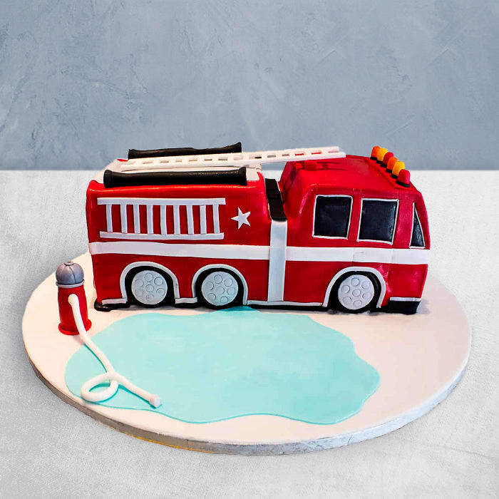 Fire truck themed cake for Farrel 🚒👩‍🚒🔥🧯 #bakingjunkie  #bakingjunkiebirthdaycake #birthdaycake #firetruck #firetruckcake #fireman…  | Instagram
