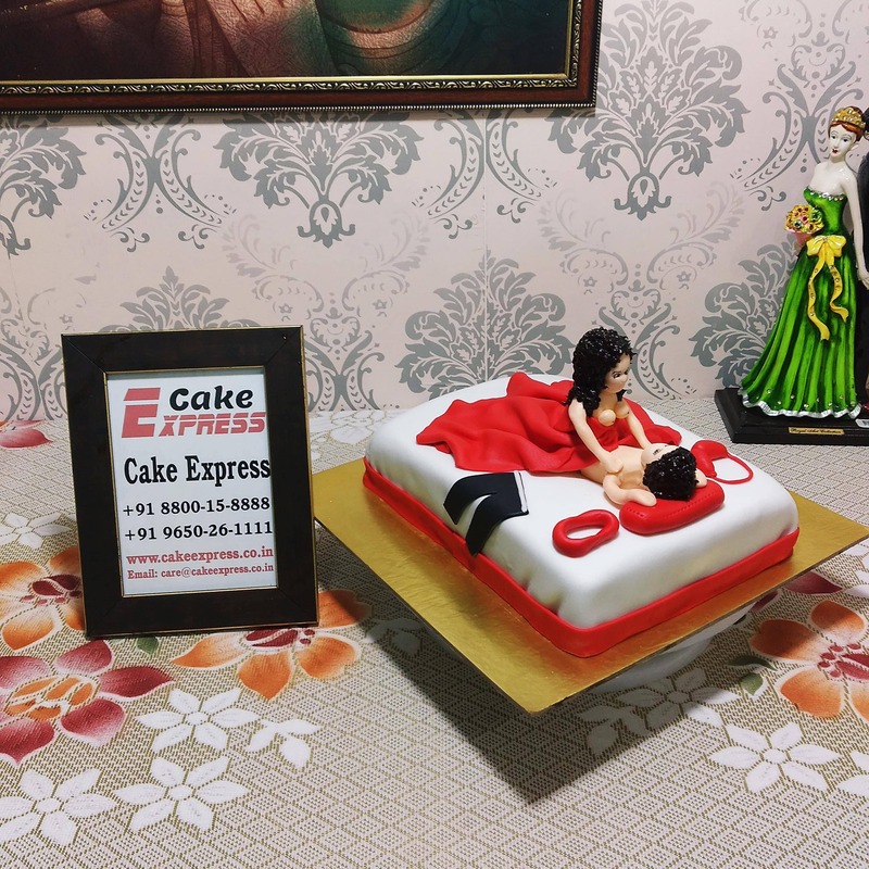 Cute Couple 5 kg Wedding Cake by Cake Square Chennai | Send Cakes to  Chennai | Same Day Delivery - Cake Square Chennai | Cake Shop in Chennai