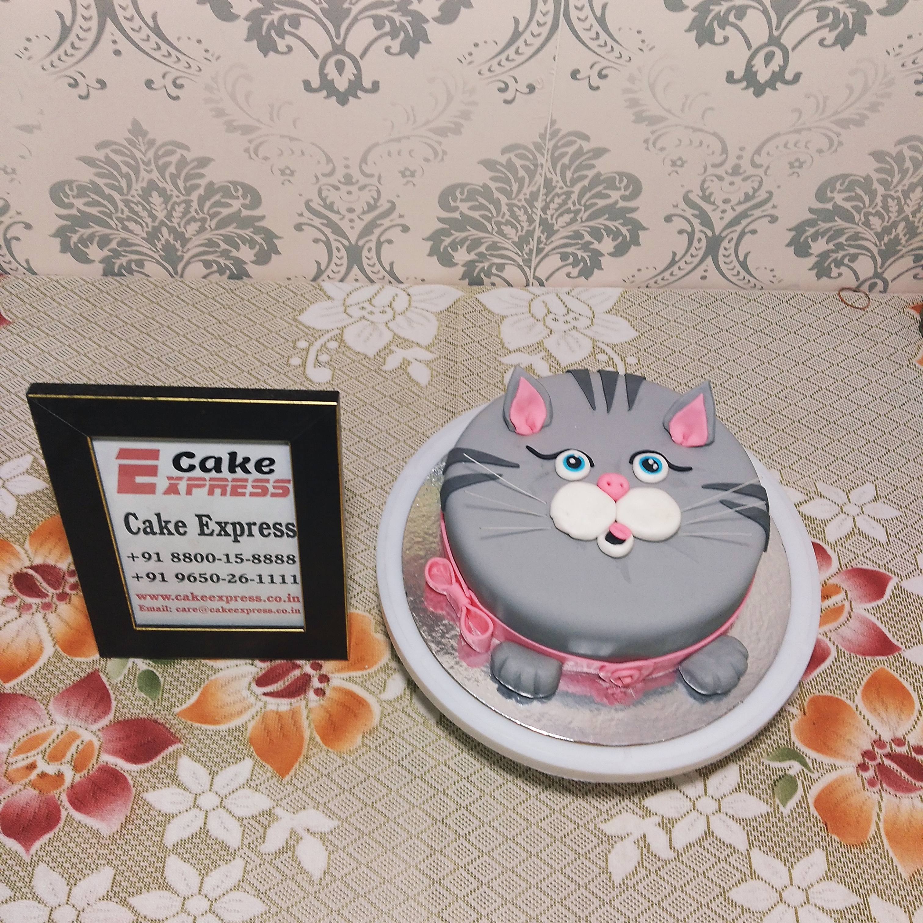 I turned 35 and made myself a cute cat-shaped cake. : r/cakedecorating