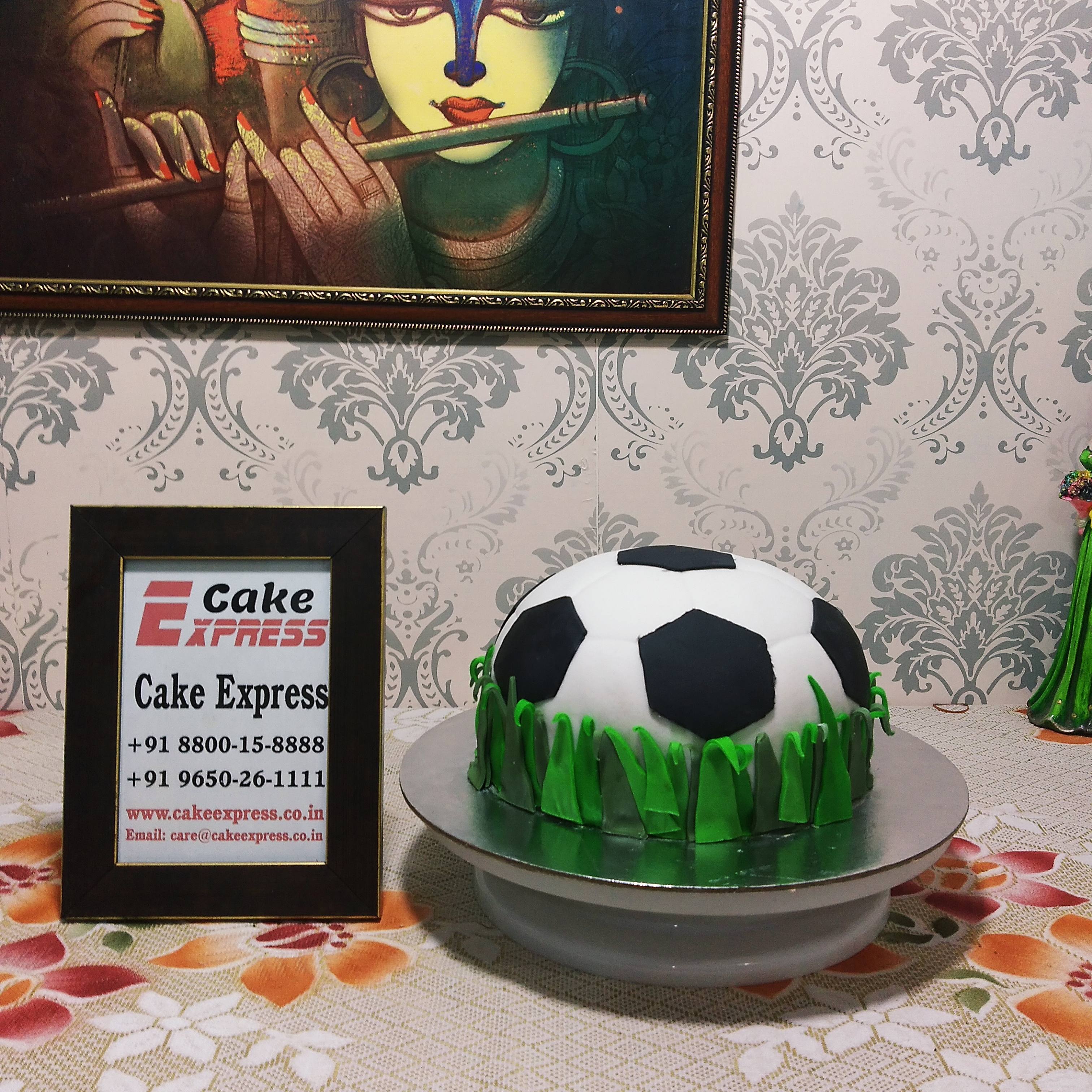 Football Ice Cream Cake: Game Ball Ice Cream Cake