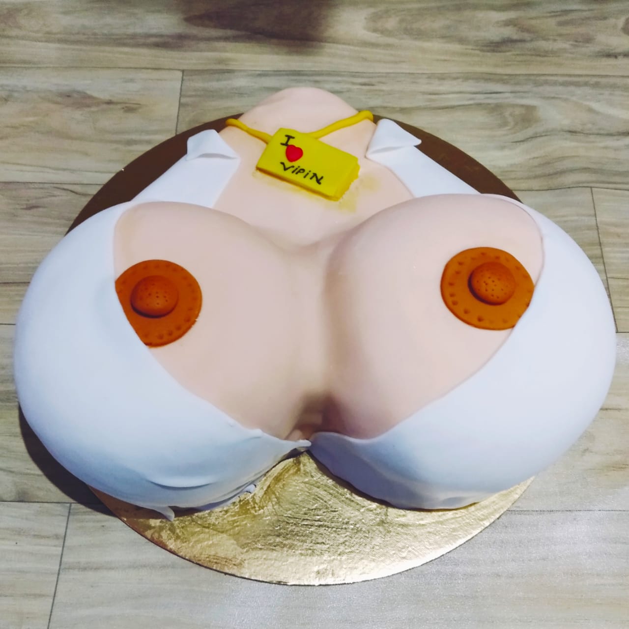 Bra and Boobs Theme Cakes Online Order in Delhi and NCR - Buy Erotic Adult  Cakes in Delhi and NCR : Fondant Cake Studio